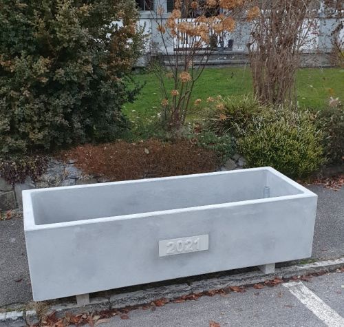 Brunnentrog Modell A, Wände Senkrecht Mit Jahrzahl